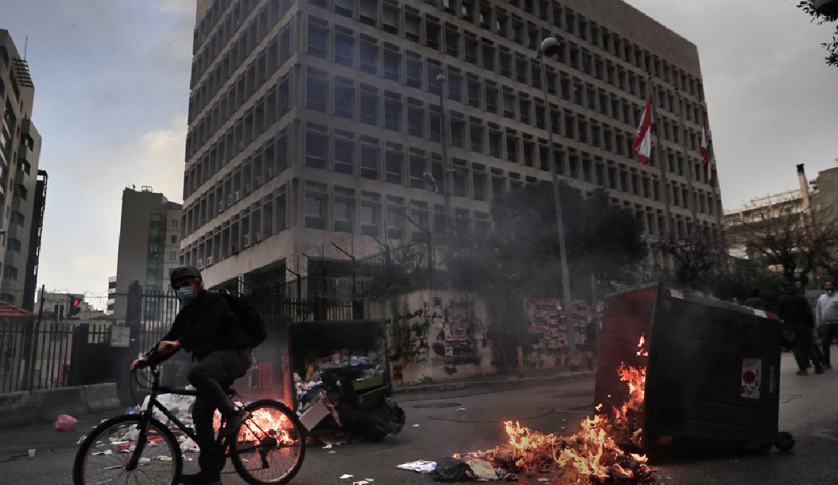 Lebanese set fire to Banks Association President&#039;s house