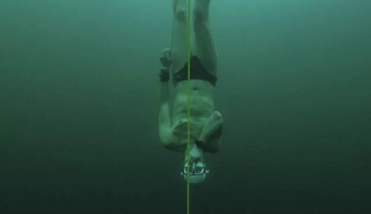 Diving 52.1 meters in one breath, broke the world record