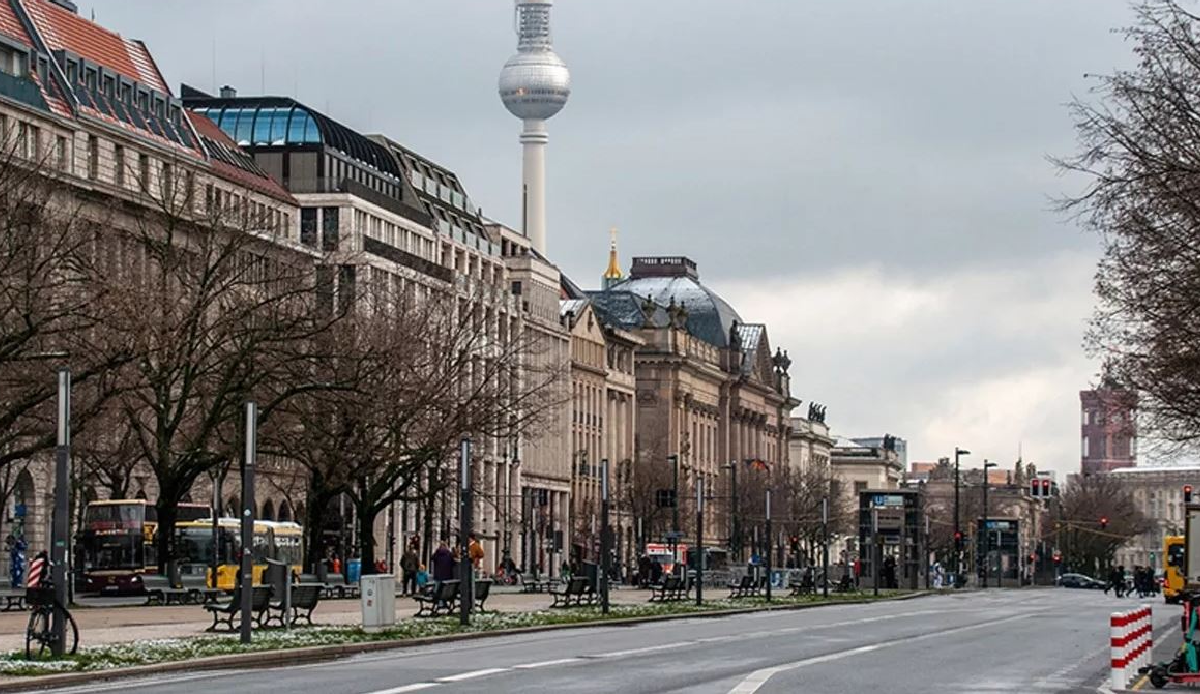Headscarved teachers will be able to work in schools in Berlin