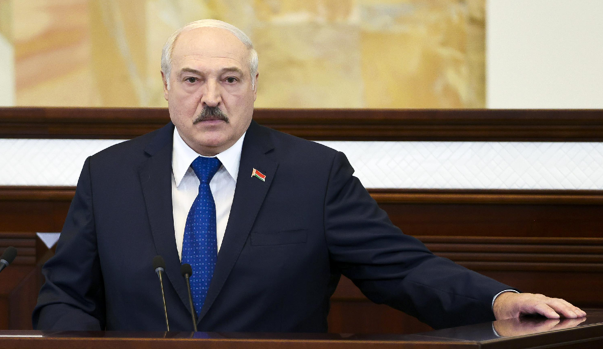 Belarusian President Lukashenko says Russia has started moving nuclear weapons from his country