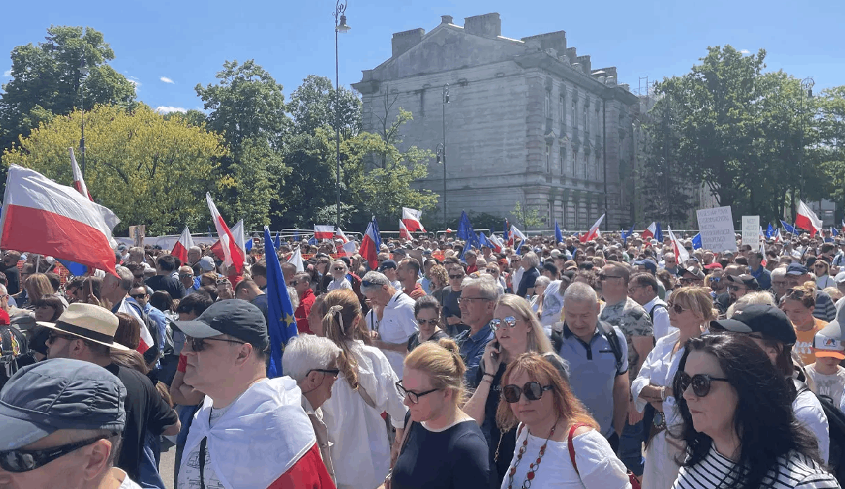Poles take to the streets protesting high prices