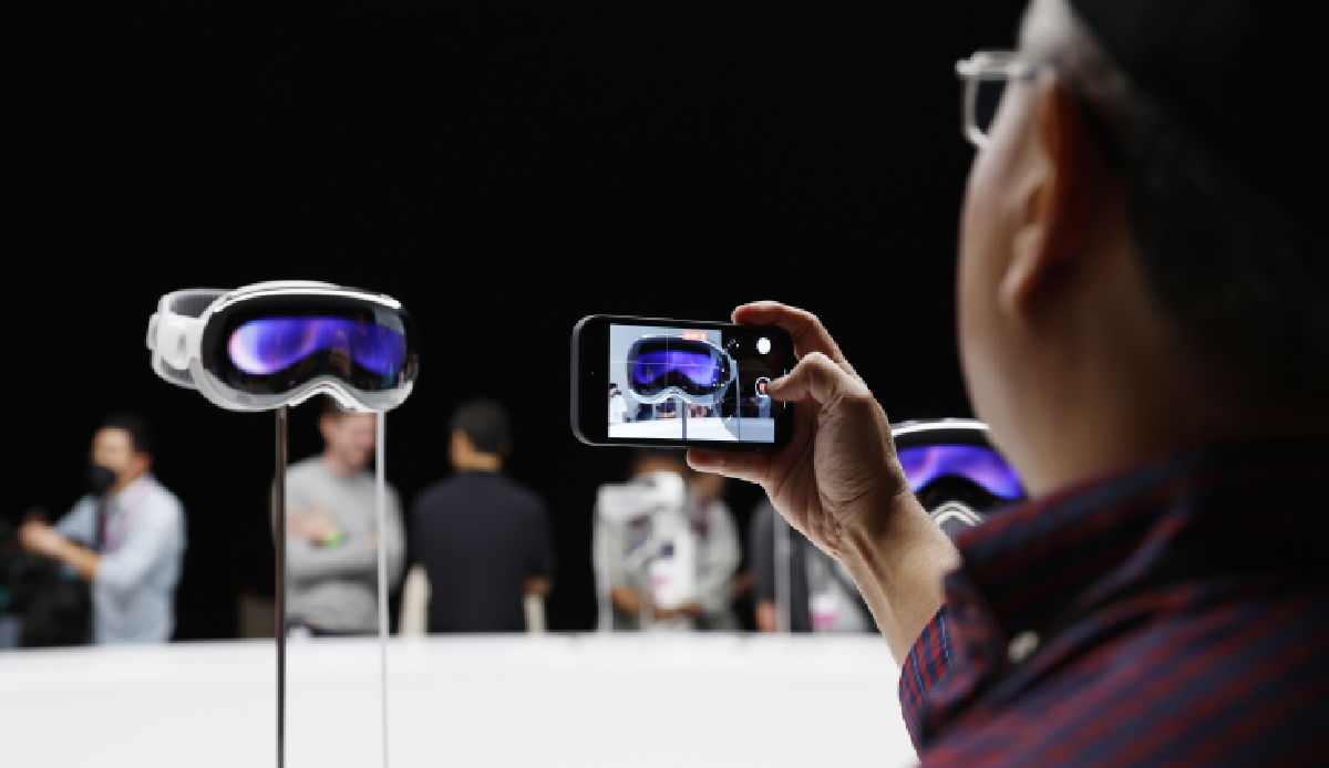New 'mixed reality' glasses from Apple