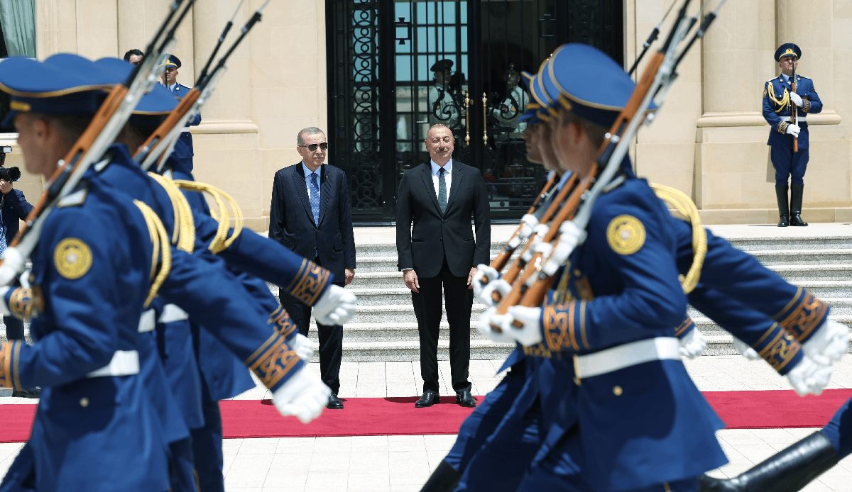 Turkish President Erdogan welcomed with an official ceremony in Baku - Türkiye