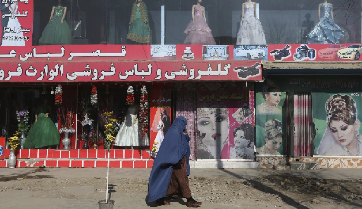 Taliban bans beauty salons as crackdown on women continues