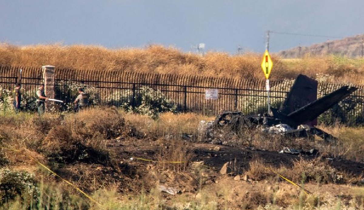 Business jet crashes in Los Angeles, killing 6 people