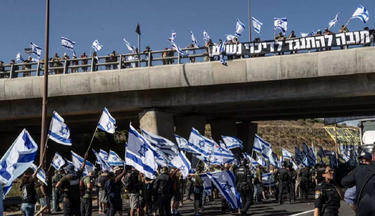 Streets turn into a war zone in Israel after parliament passes judicial reform