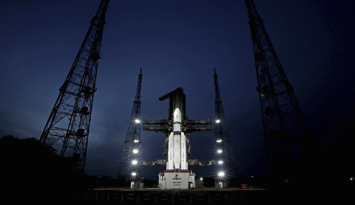 Indian spacecraft heads to unexplored region of the Moon 