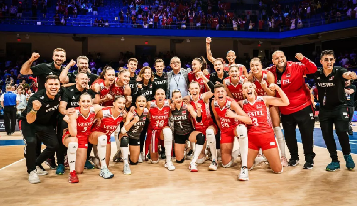 Turkish women's volleyball team beats USA in semifinals