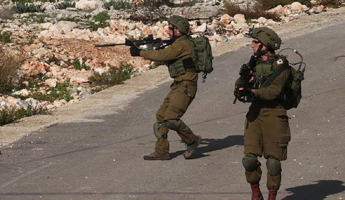 Israeli forces raid in the West Bank and detain 15 Palestinians