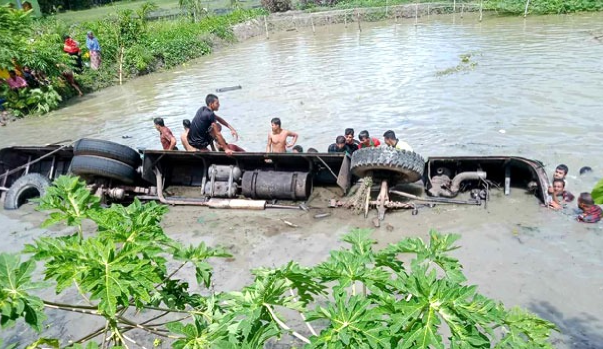 17 killed after bus plunges into pond in Bangladesh