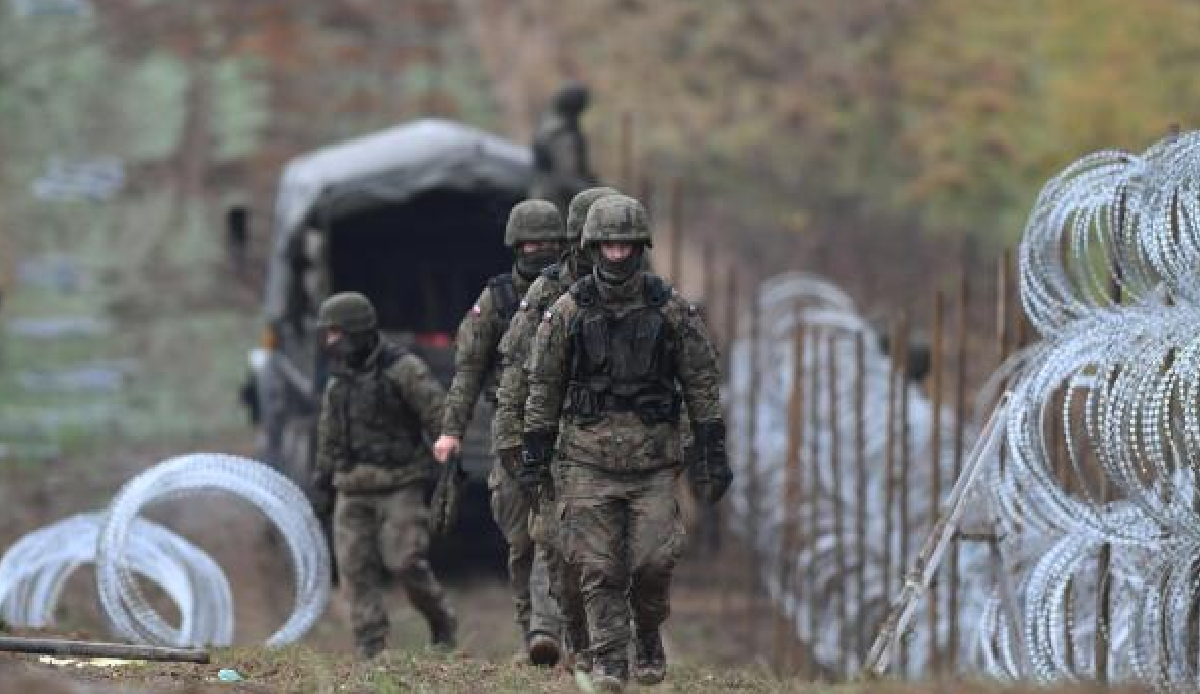 Poland deploys 10,000 troops along its border with Belarus