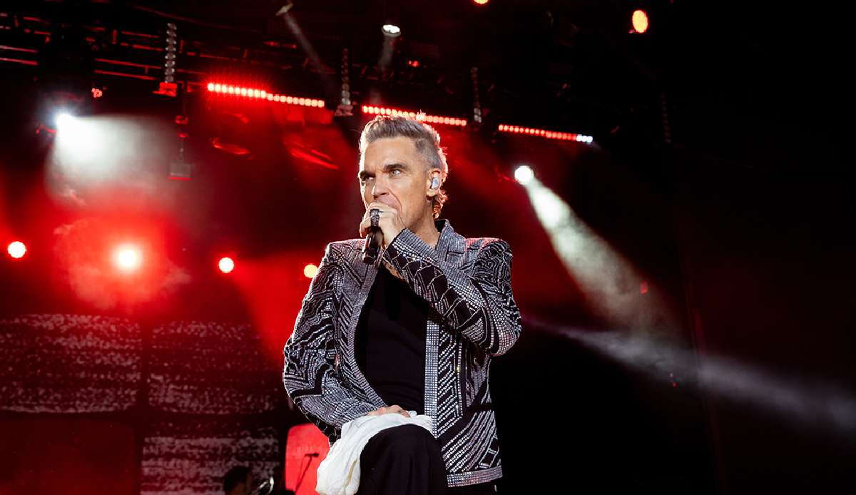 British singer Robbie Williams gives his first concert in Türkiye’s Antalya