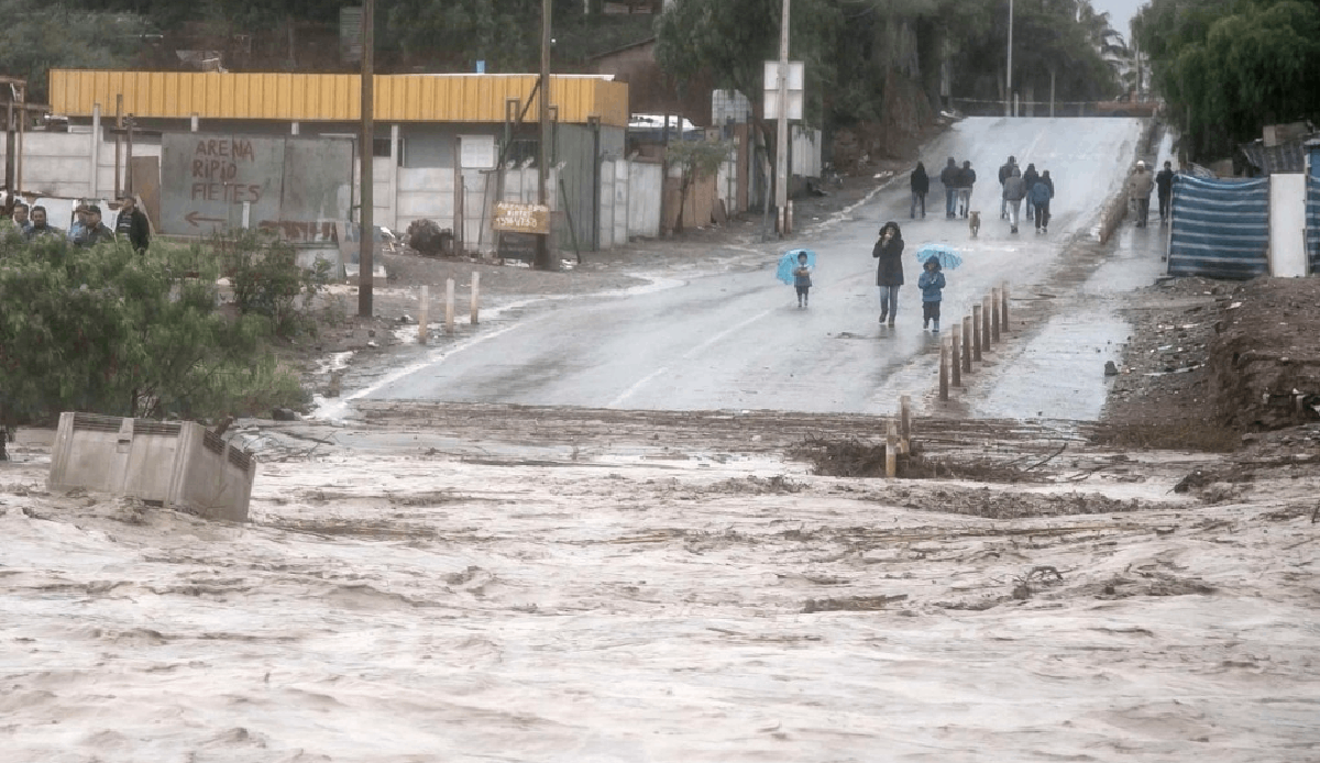 Severe flooding in Chile kills 2, leaves 30 thousand stranded