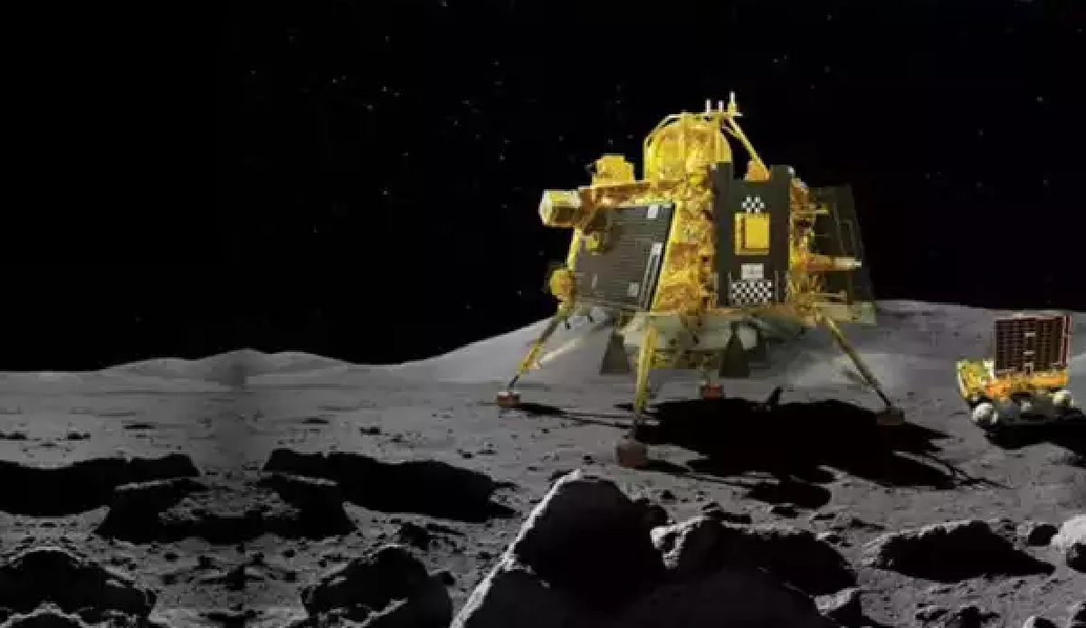 Indian spacecraft &#039;Chandrayaan-3&#039; lands on south pole of moon