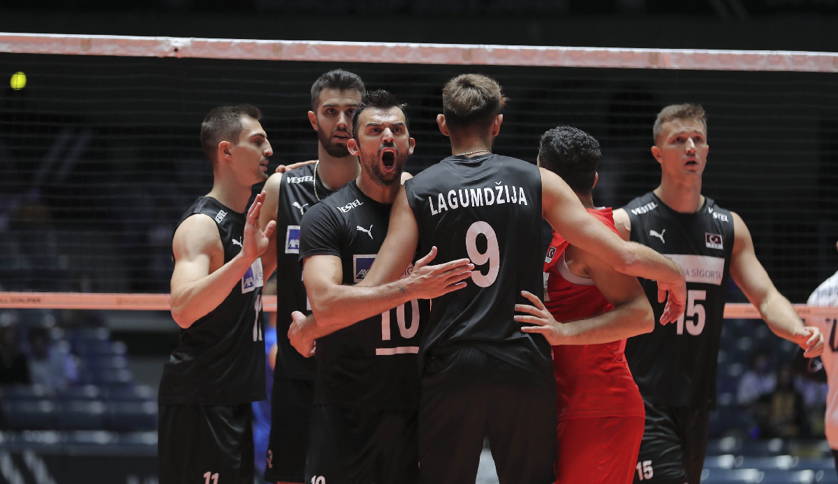 Turkish Men's National Volleyball Team defeats Finland 3-2