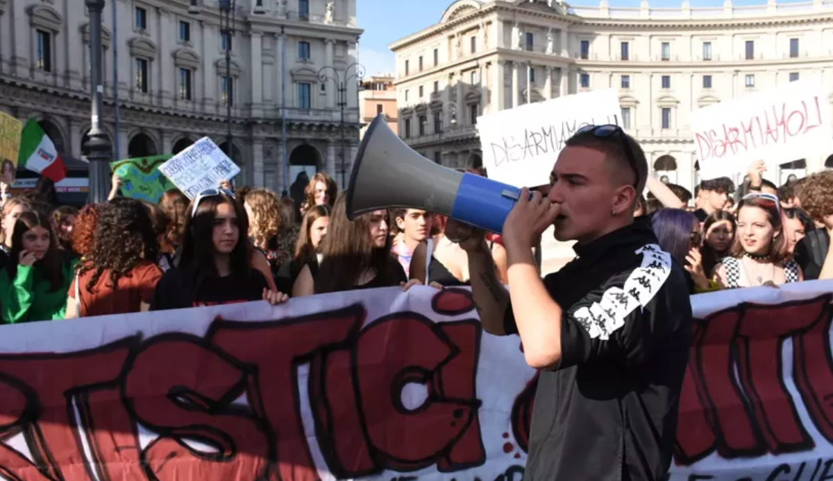 Students march for climate resistance in Italy