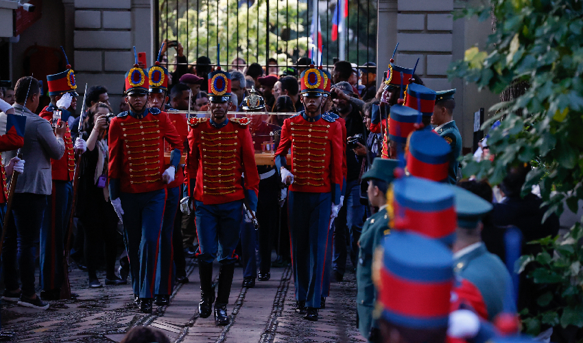 Simon Bolivar's sword on display on 50th anniversary of theft