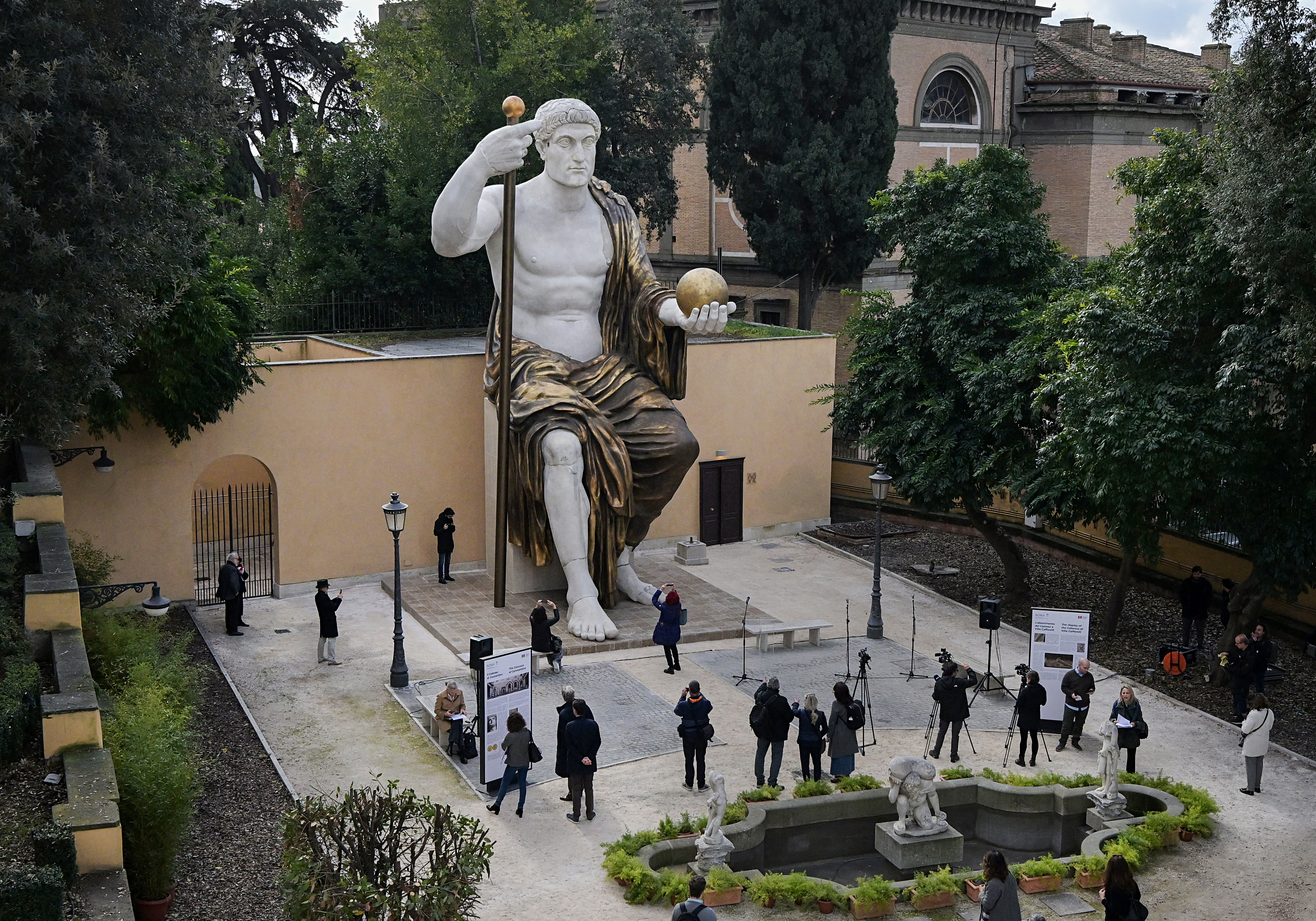Huge statue of Roman emperor Constantine rebuilt