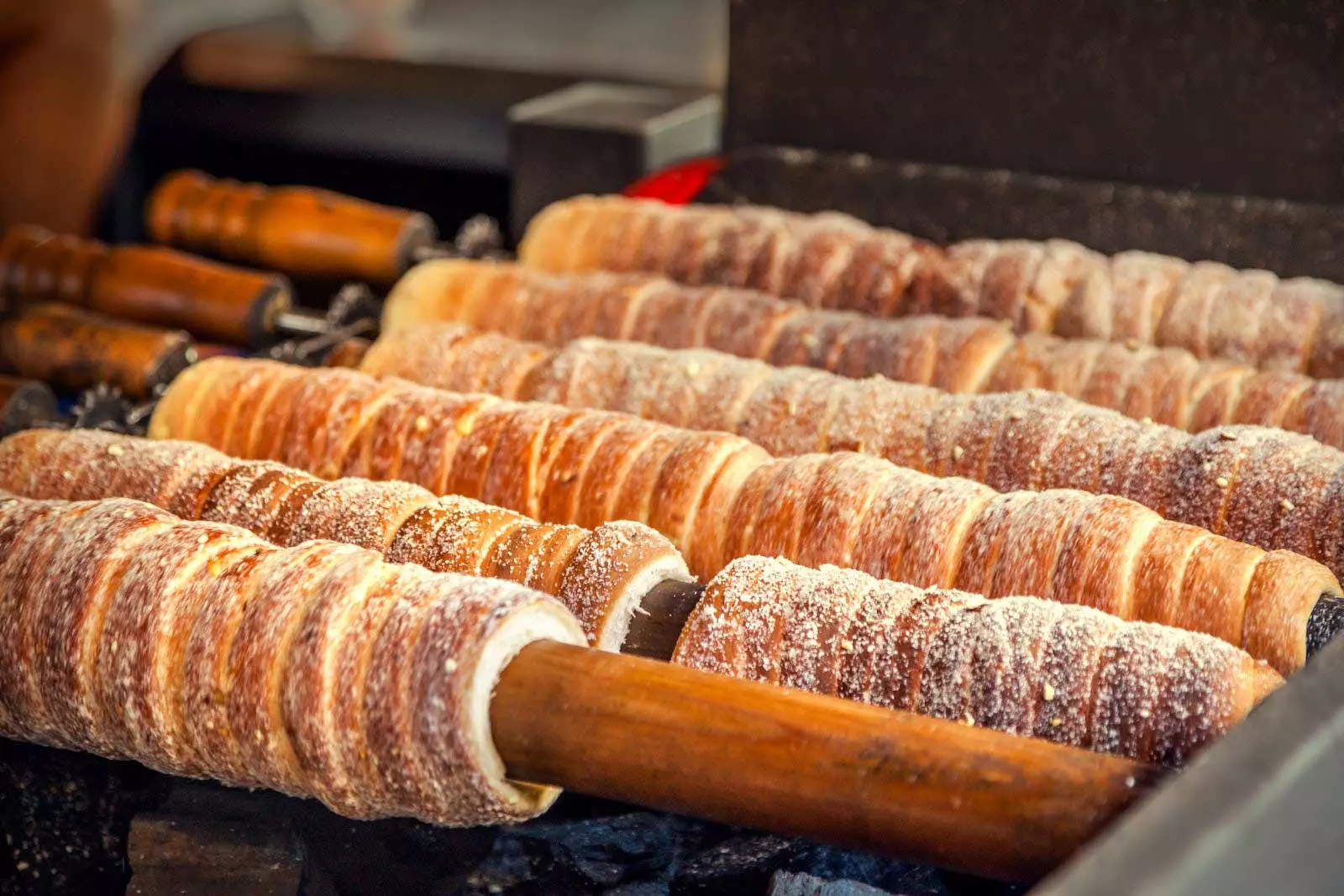 Prague's scrumptious delight: Trdelnik, Kurtoskalacs's aroma enchants local streets