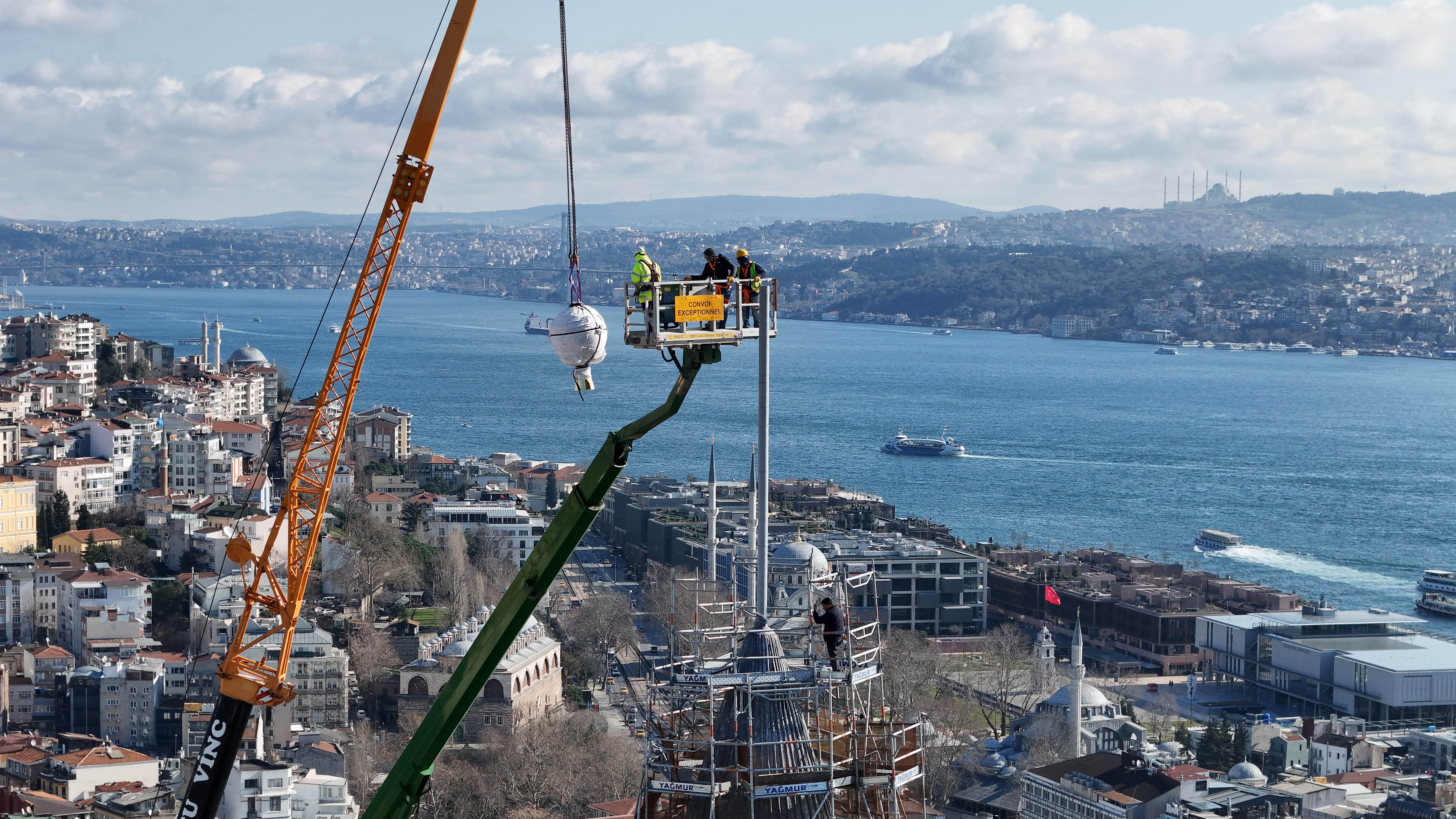 'Alem' mounted atop Galata Tower as restoration continues