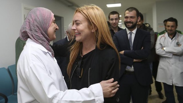 Lindsay Lohan visits Syrian refugees in Istanbul