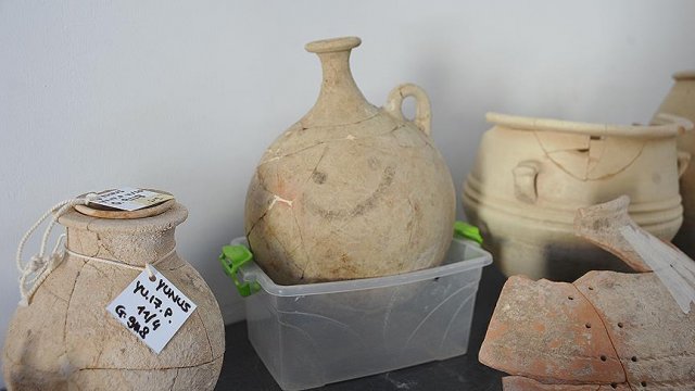 Ancient pot discovery in Turkey contests smiley origin