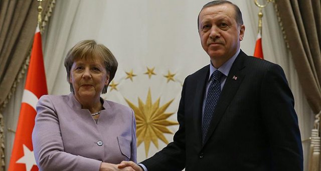 Erdogan, Merkel discuss Syria and migrants over phone