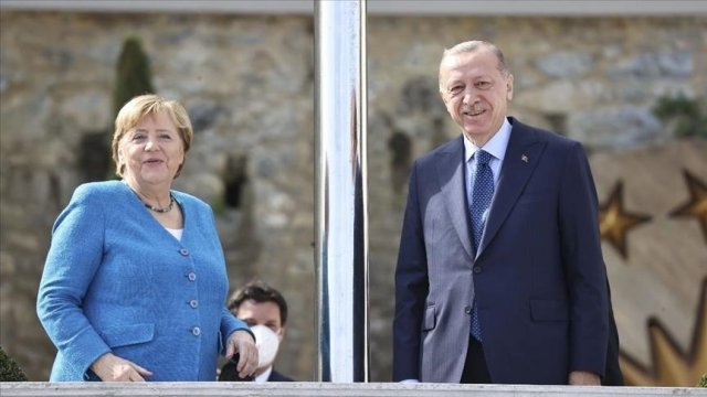 German chancellor in Istanbul to meet Turkish president