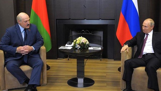 Russian, Belarusian presidents discuss migrant crisis on Belarus-Poland border
