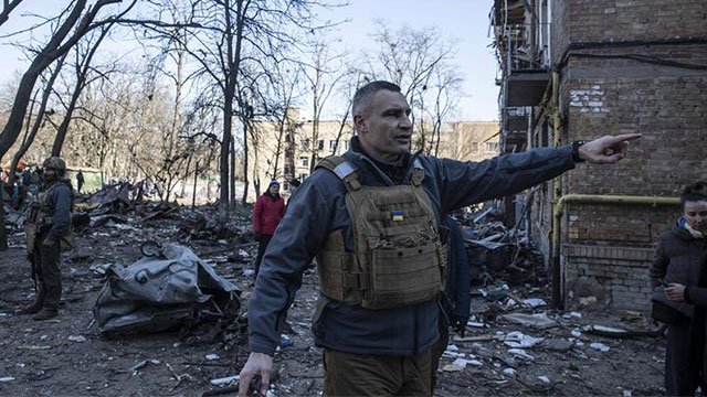 Kyiv mayor announces new 35-hour curfew amid Russian attacks